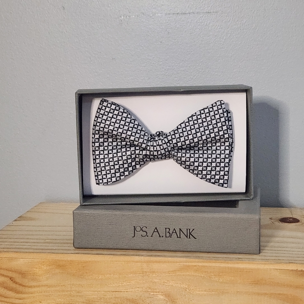 Jos A Bank Gray and Black Men's Bowtie